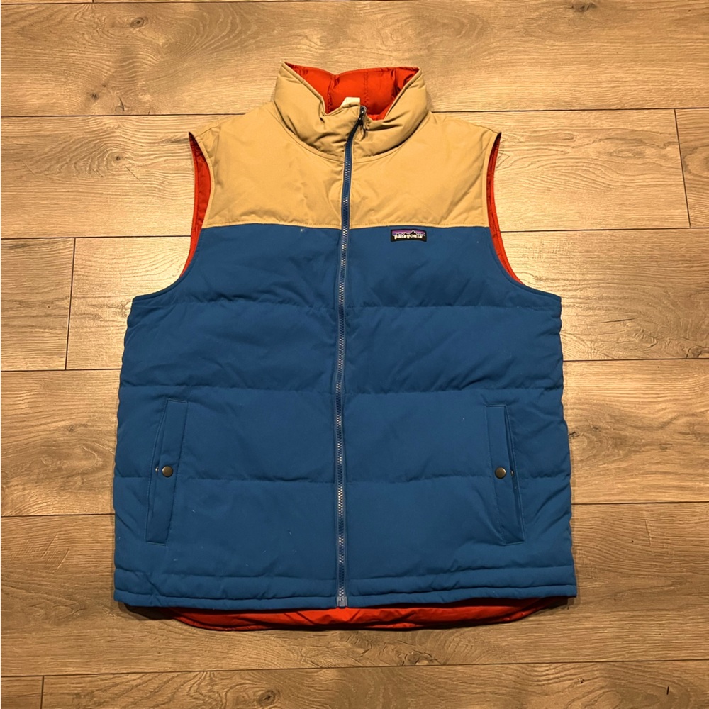 New Without Tags

Reversible. Orange / blue / khaki

Mens size large
